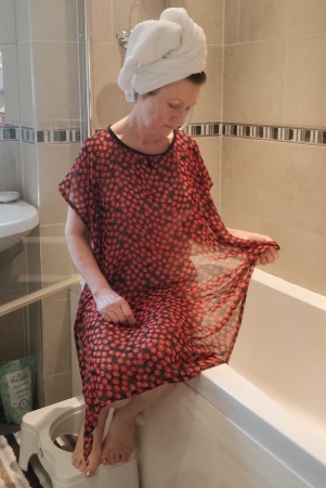 Shower Drapron Black/Ruby Cherries